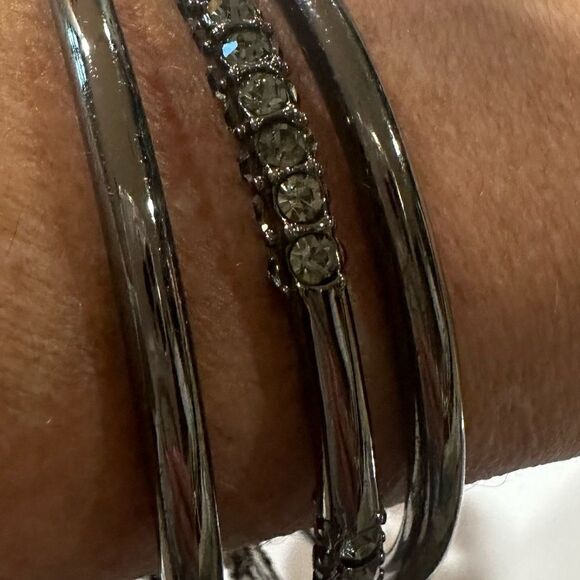 Avante Guard Metalllic Adjustable Choker Bundle w/3 Bangle Bracelets & Earrings - Picture 7 of 13